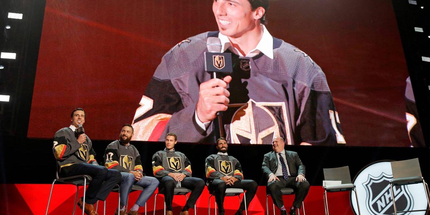 Marc André Fleury, tvåa från vänster och på storbildsskärmen, valdes av det nya NHL-laget i Las Vegas.