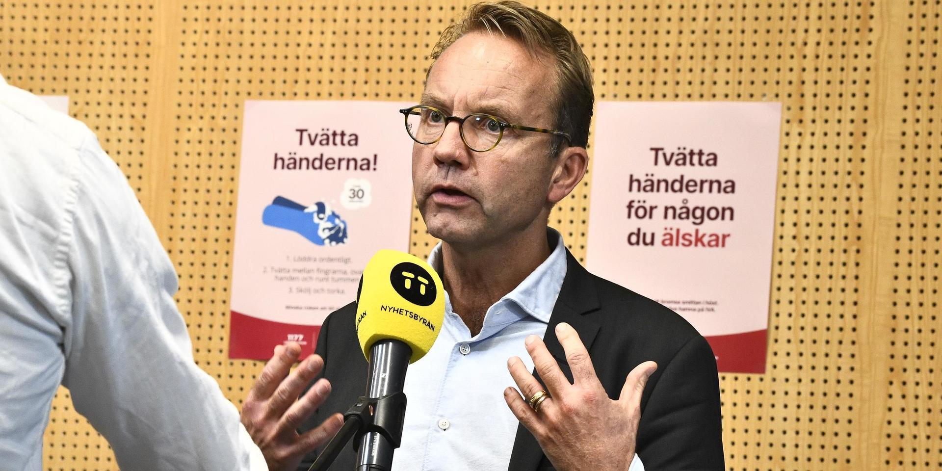 Hälso- och sjukvårdsdirektör Björn Eriksson ser mycket allvarligt på den ökade smittspridningen.