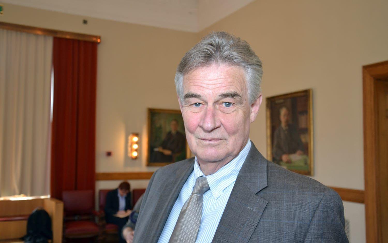 Sören Holmberg, professor i statsvetenskap presenterade förtroendet för regeringen.