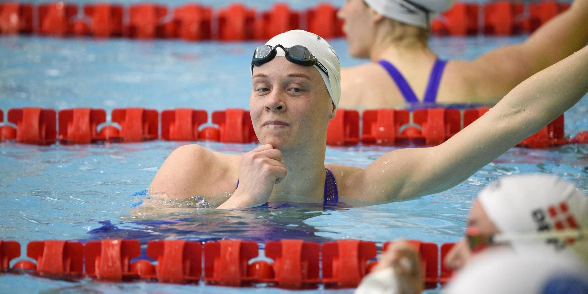 Louise Hansson slutade tvåa på 50 meter fjäril i Swim Open efter en miss.