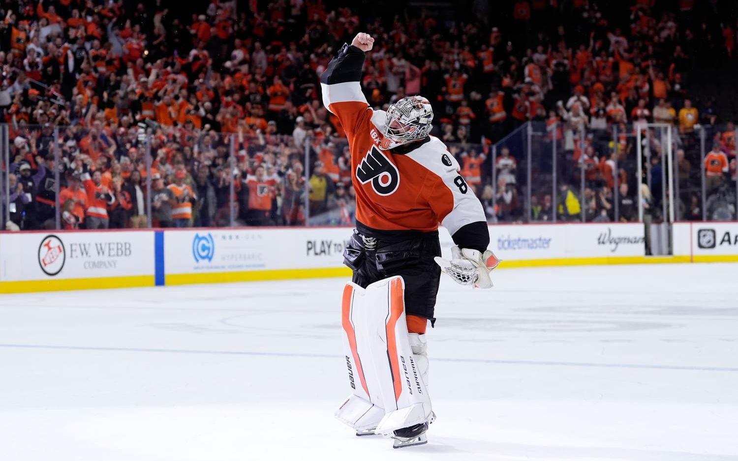 Philadelphias Dan Vladar firar. 