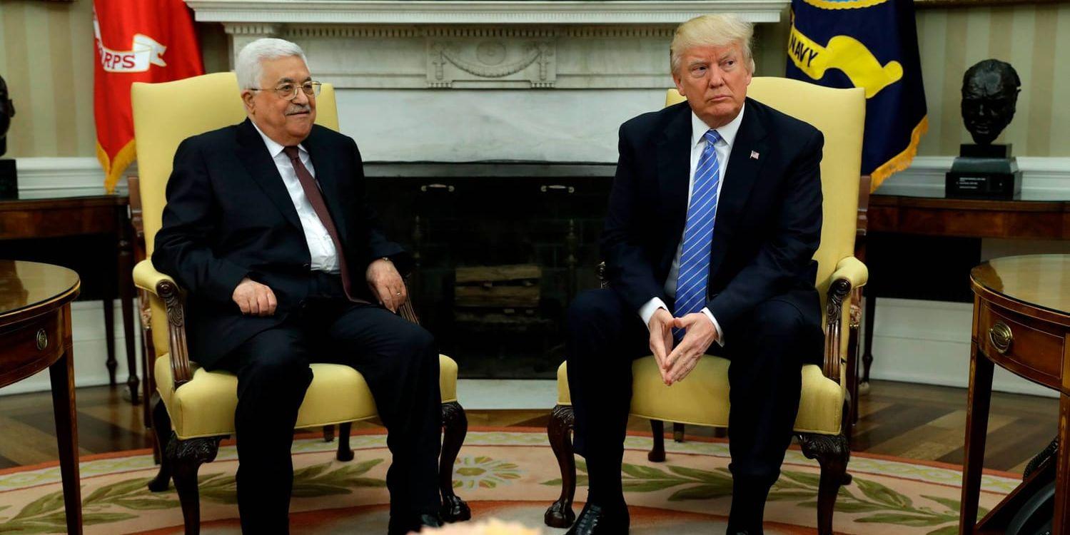 President Donald Trump med den palestinske presidenten Mahmud Abbas i Vita huset.