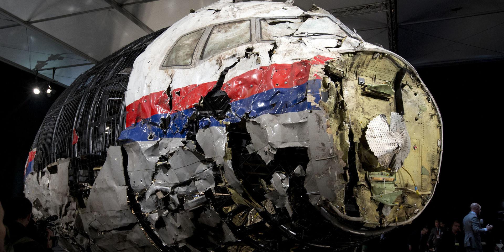 Delar av flygplanet som satts samman igen av utredningen om nedskjutningen över östra Ukraina i juli 2014. Arkivbild. 