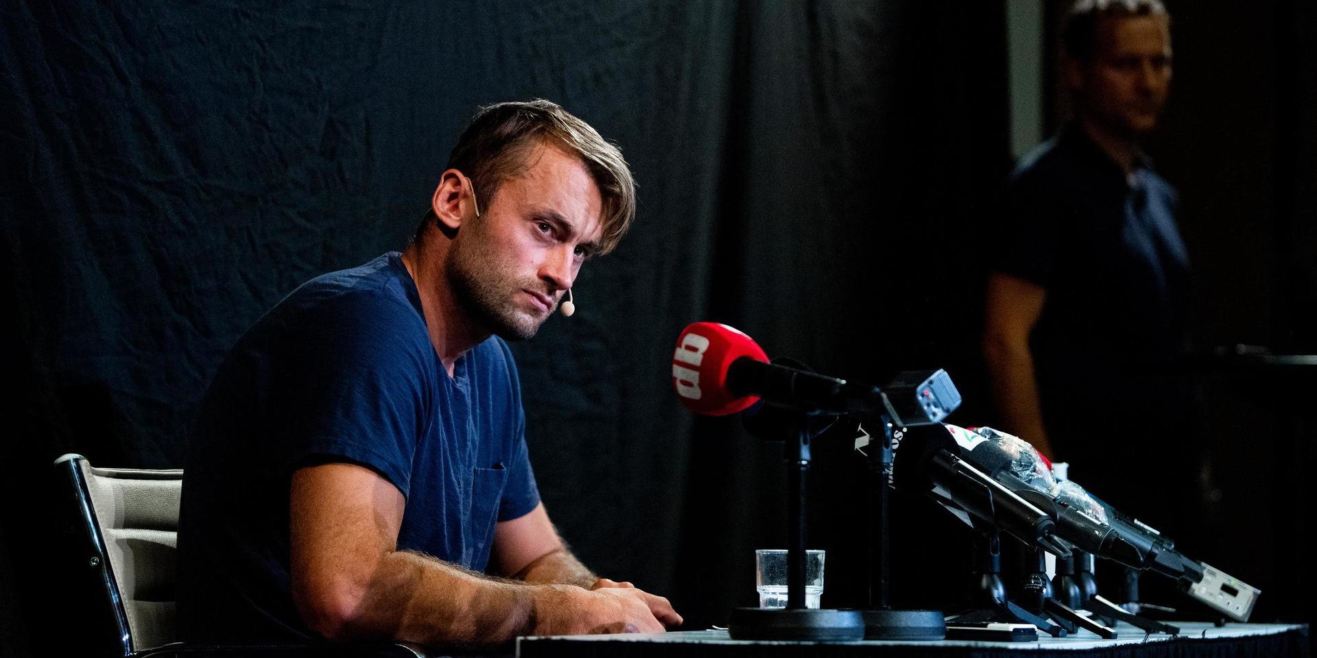 Petter Northug på presskonferensen då kan erkände sitt missbruk.
