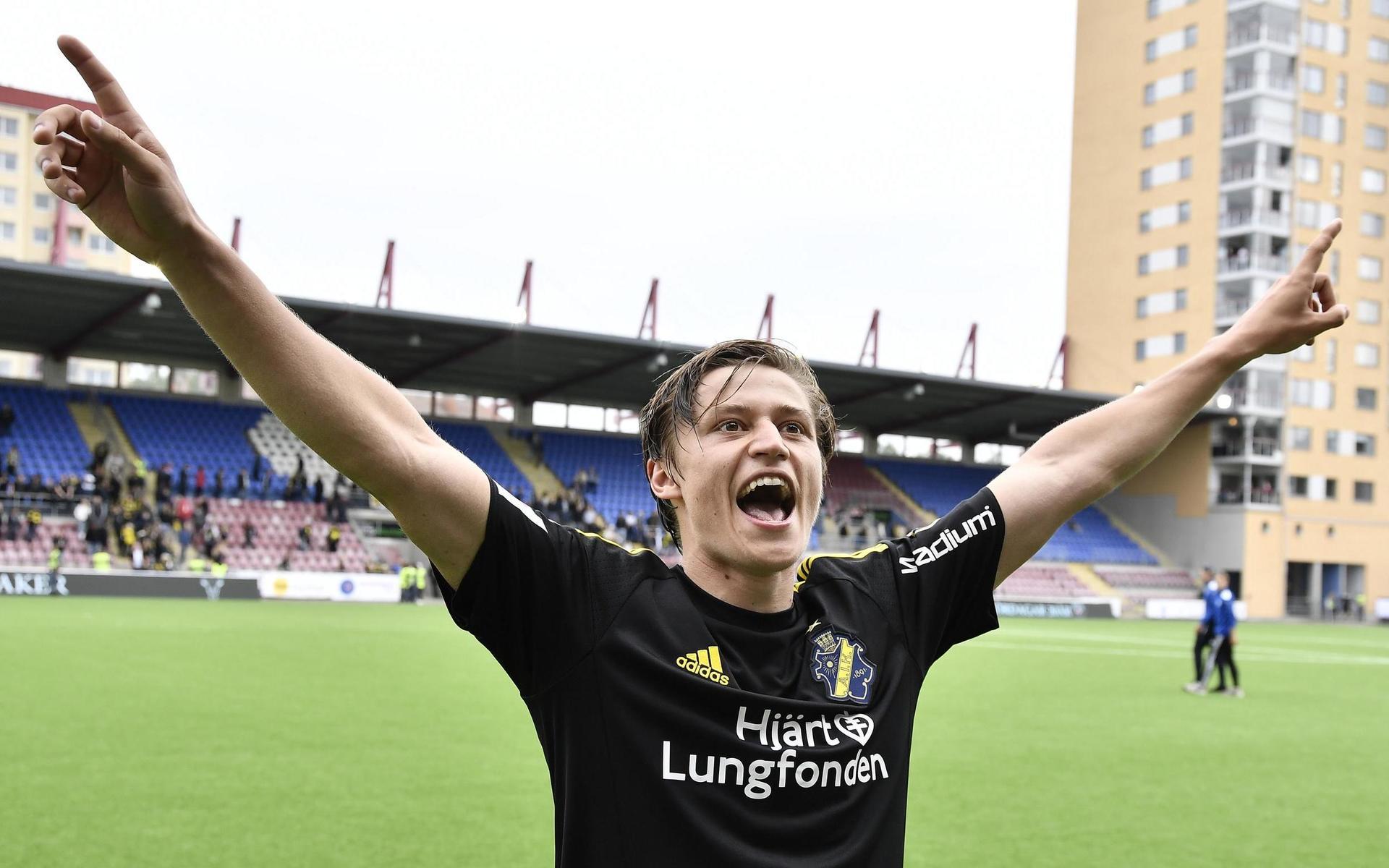 Simon Thern har även representerat AIK, som han lämnade 2017 efter att man slutat tvåa i allsvenskan.