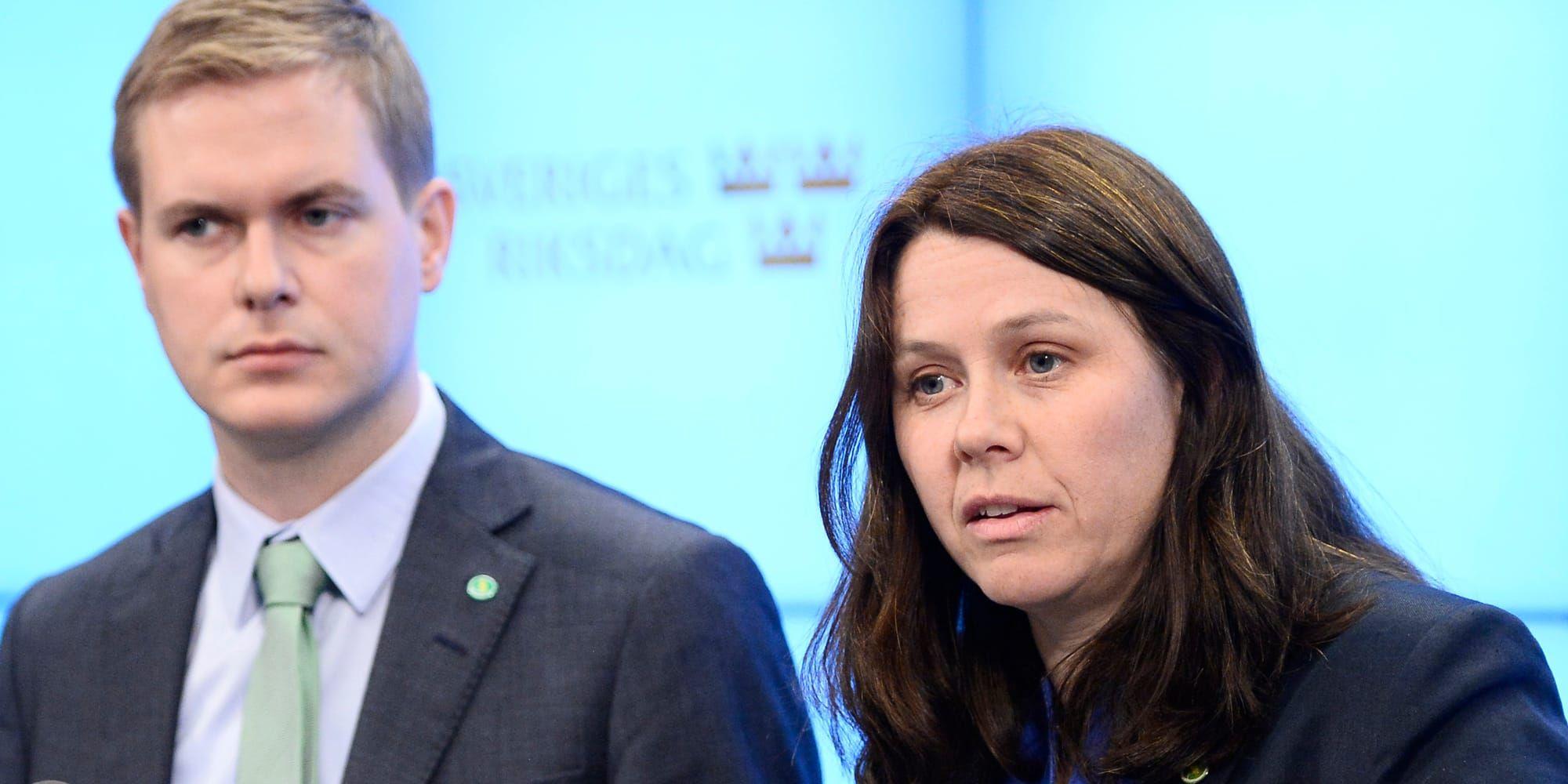 Miljöpartiets språkrör Gustav Fridolin och Åsa Romson håller en pressträff i Riksdagens presscenter i Stockholm under måndagen.