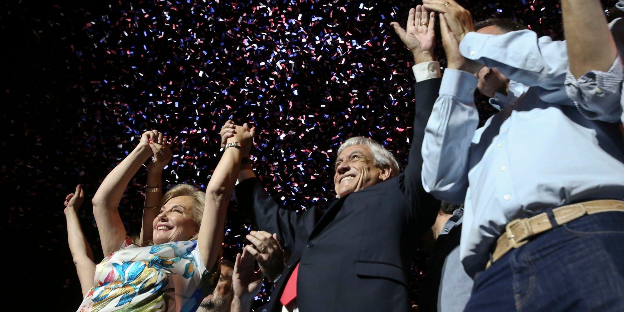 Sebastián Piñera med sin fru Cecilia Morel firar valsegern.
BILD: Esteban Felix/AP
