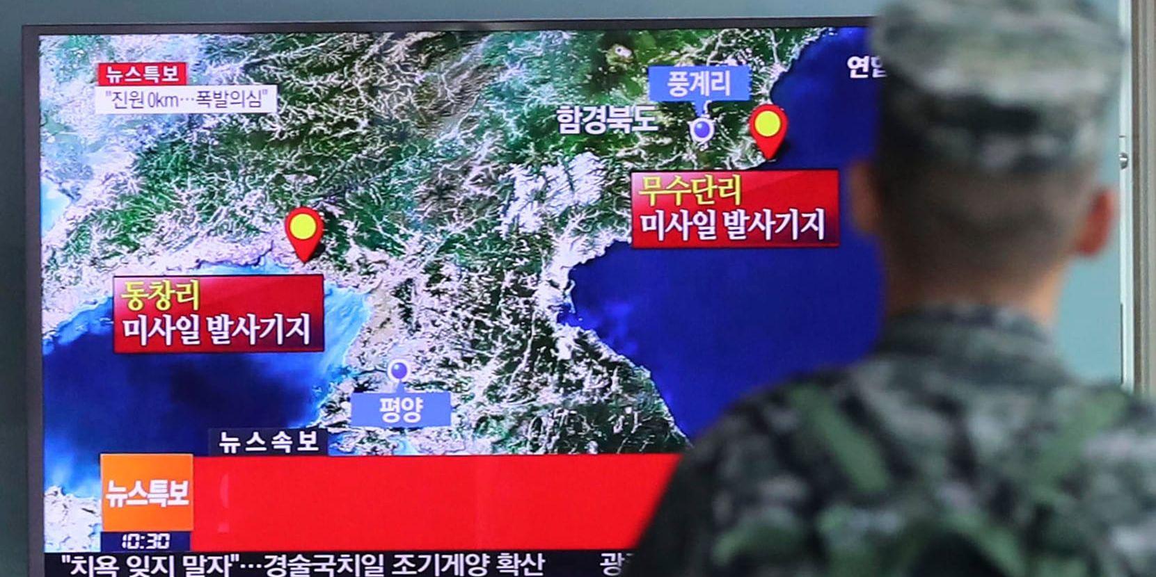 En sydkoreansk tv-sändning om en provsprängning i Nordkorea, med Punggye-ri utmärkt uppe till höger i bild. Arkivbild.
