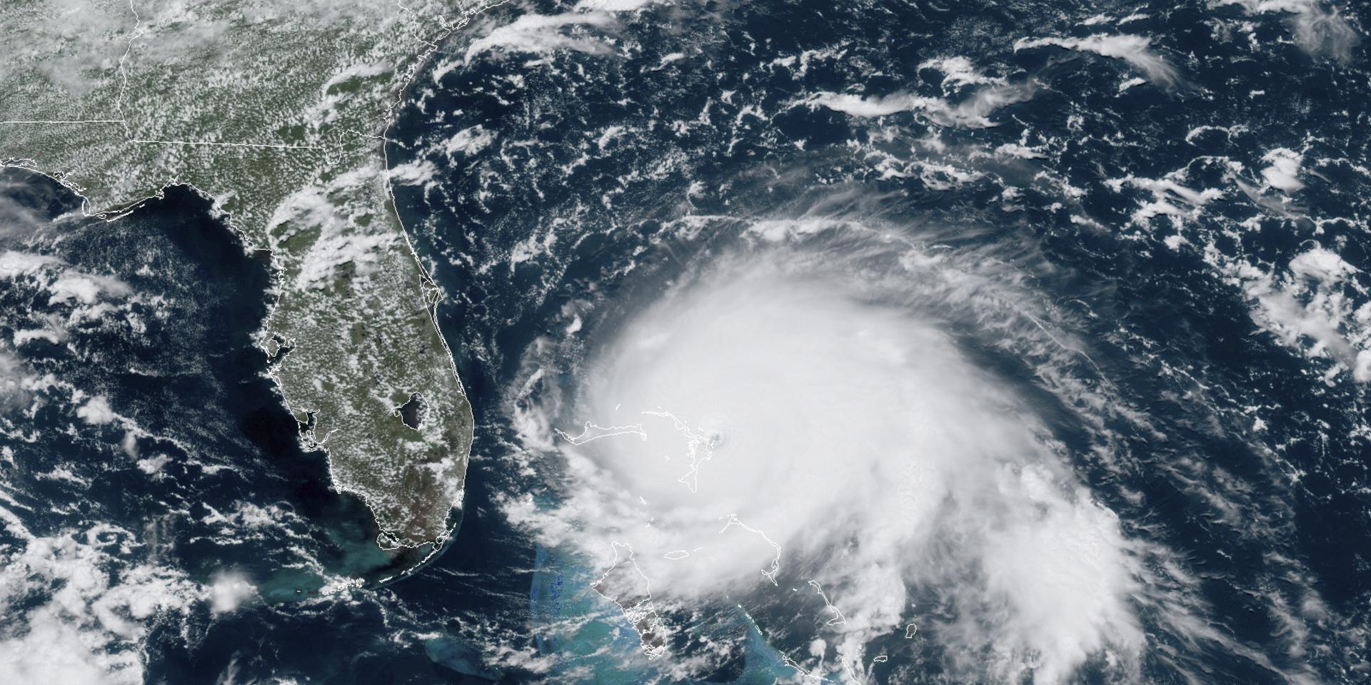 Ett satelitfoto från National Oceanic and Atmospheric Administration (NOAA) visar orkanen Dorian.