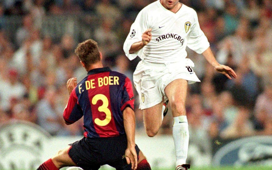 SUCCÈN. Michael Bridges gjorde 19 mål för Leeds säsongen 1999-2000 och spåddes en lysande framtid. På bilden spelar han Champions League-fotboll mot Barcelona. Han skulle bli Englands nya superforward. Foto: TT