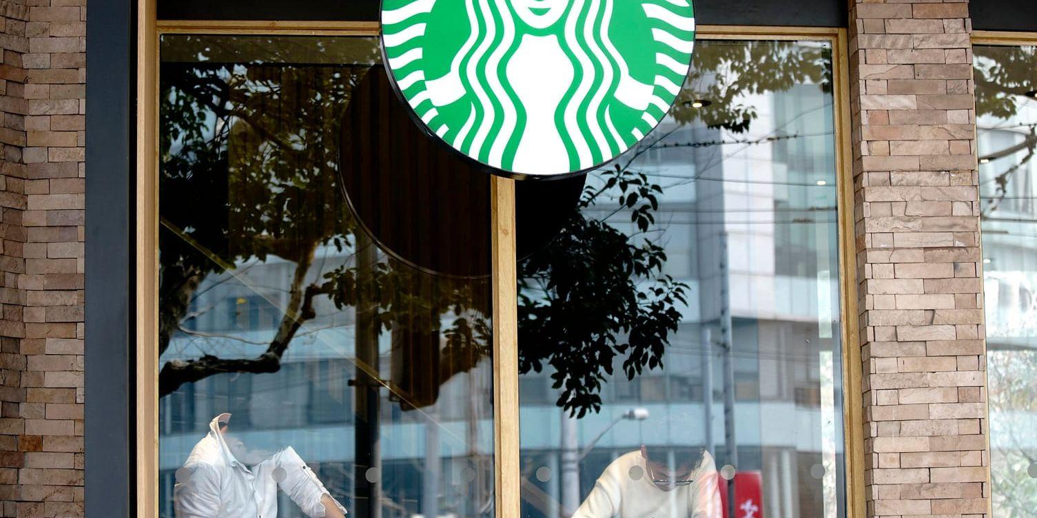 Starbucks och andra tvingas varna för sitt kaffe i Kalifornien. Arkivbild.