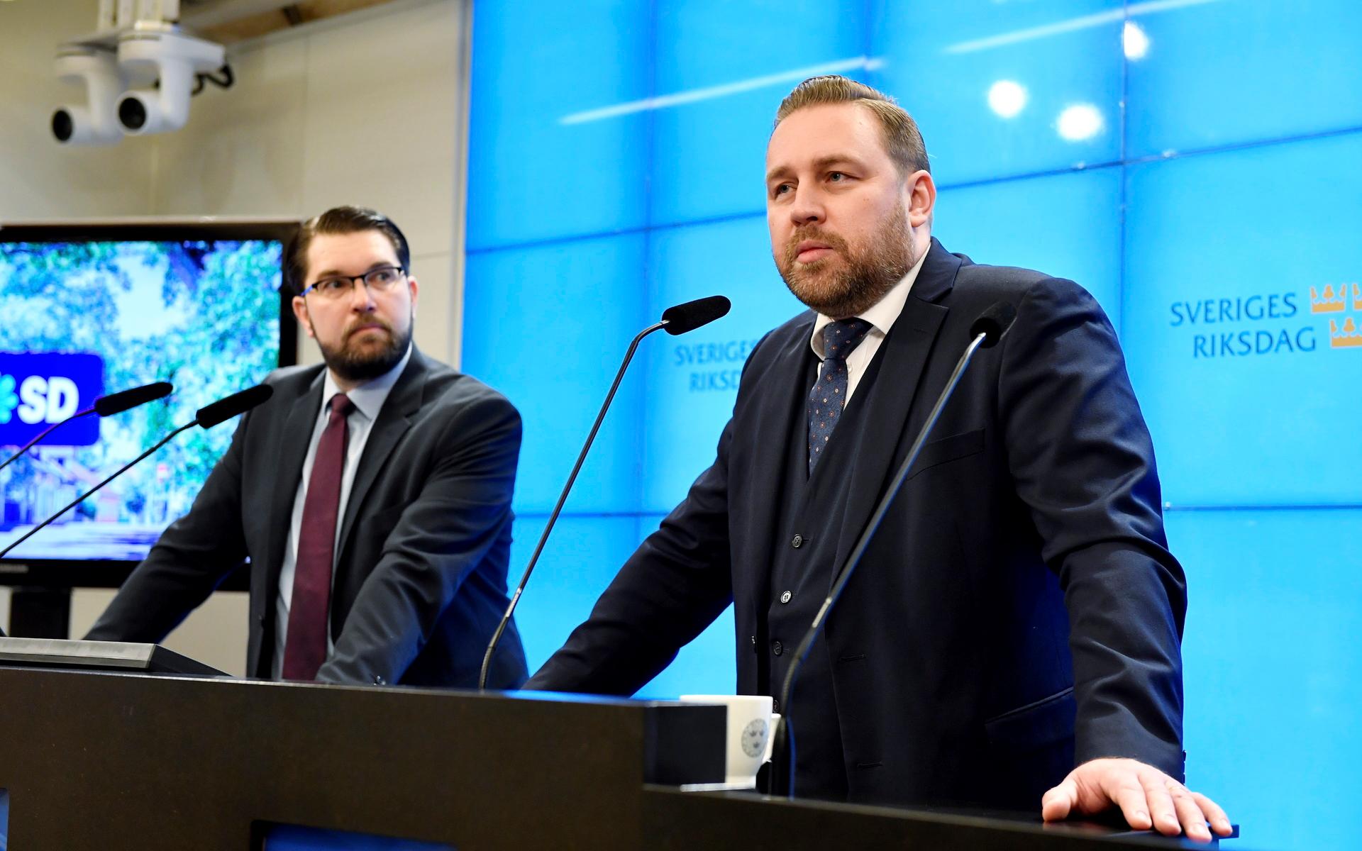 
Sverigedemokraternas partiledare Jimmie Åkesson (SD) presenterade Mattias Karlsson som ny landsbygdspolitisk talesperson för partiet, vid en pressträff i riksdagens presscenter.
