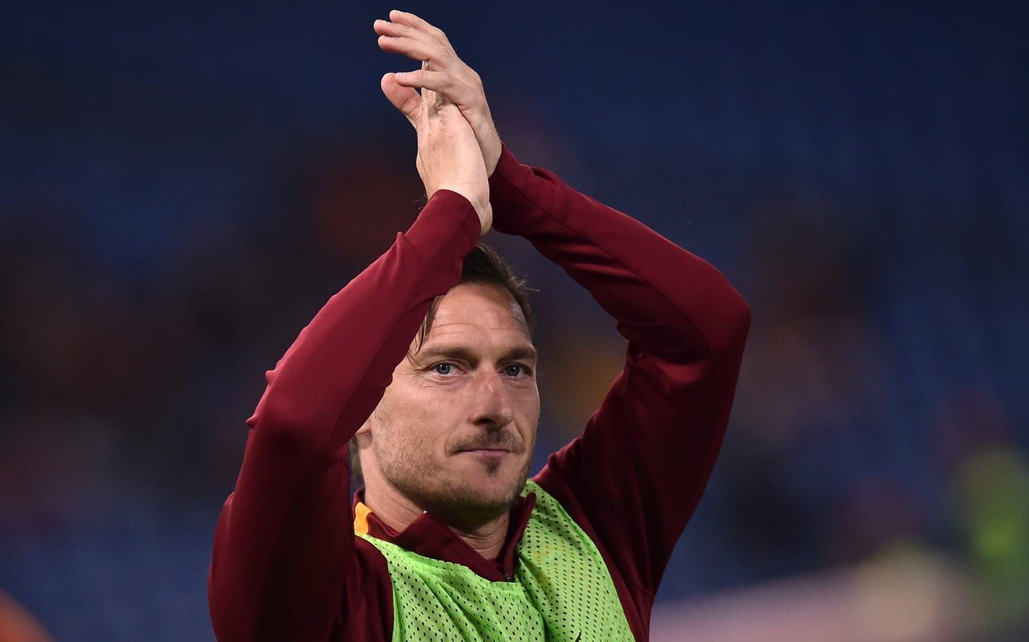 Under den pågående säsongen har Totti fått tillbringa mycket tid på bänken. Bild: Bildbyrån.