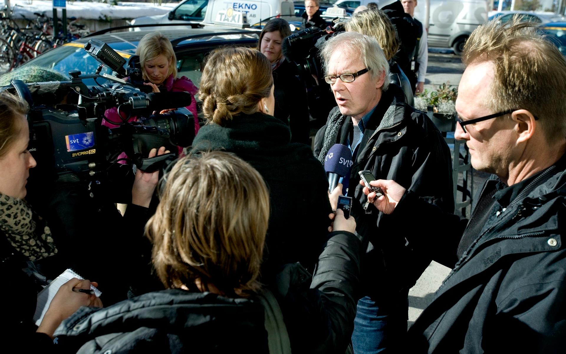 Konstnären efter ett framträdande i TV4, med anledning av mordkomplotterna mot honom. Bilden är tagen 2010.