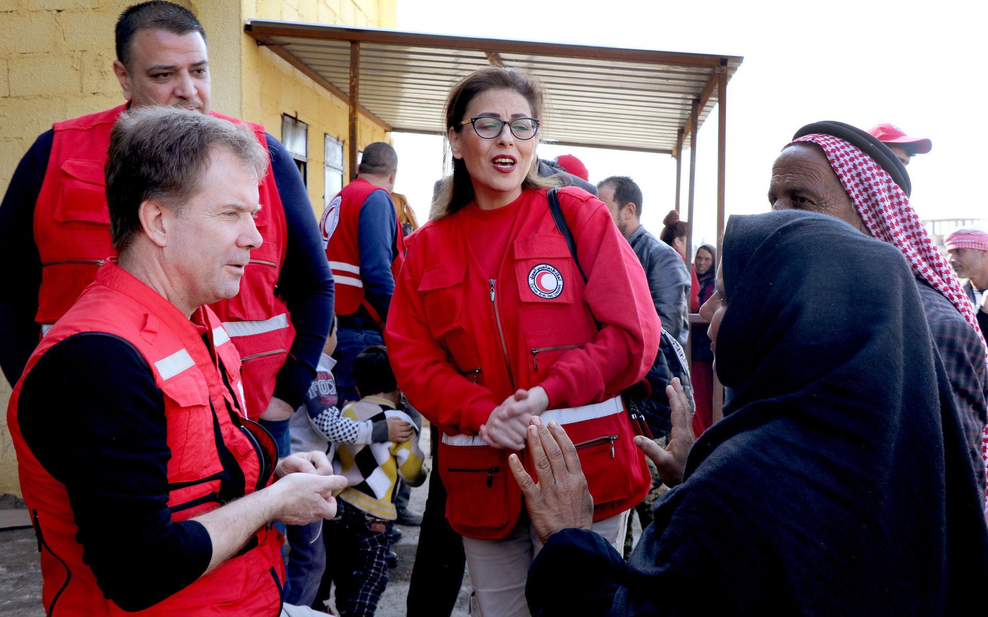 Åtta av tio kvarvarande syrier behöver löpande hjälp med mat, medicin och ofta vatten, enligt svenska Röda Korsets generalsekreterare Martin Ärnlöv.