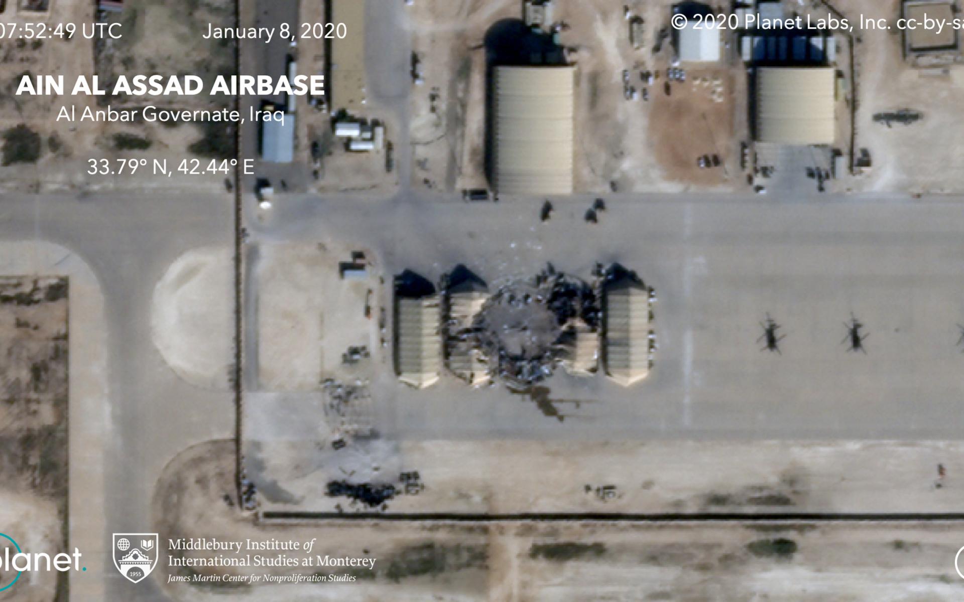 Satellitbild som visar skadorna efter den iranska missilattacken. h