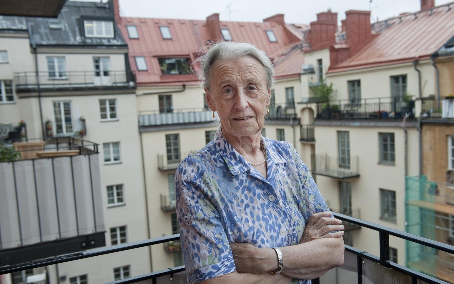 2011 fyllde Siv Widerberg 80 år, här på sin balkong i Stockholm.