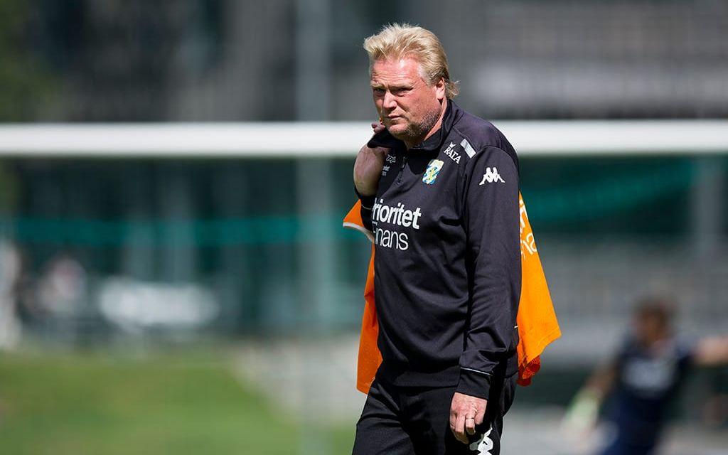 Anklagelserna om en maktkamp mellan Frank Andersson och sportchefen Mats Gren briserade veckan efter att Jörgen Lennartsson sparkats som huvudtränare för klubben.