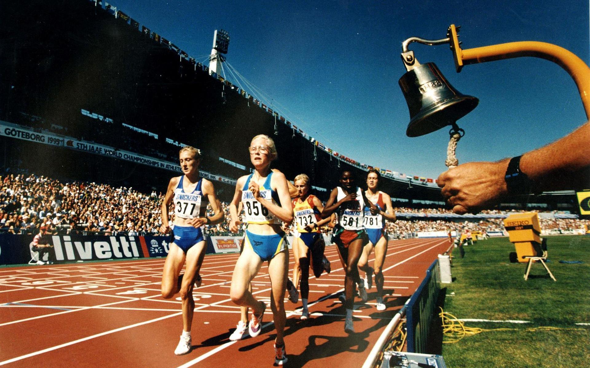 Stora genombrottet kom 1995 under VM på Ullevi i Göteborg. Då slutade hon nia i finalen på 5 000 meter och satte nytt svenskt rekord.