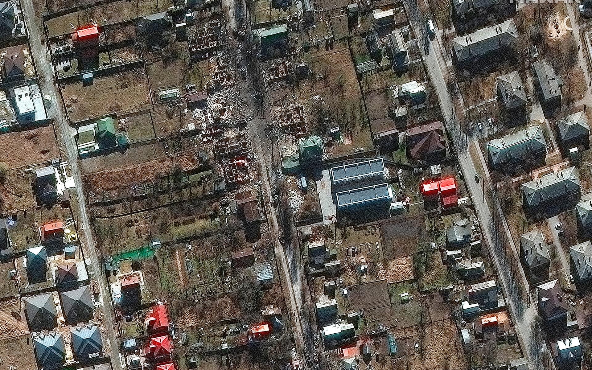 Satellitbild från en gata i Butja 28 februari.