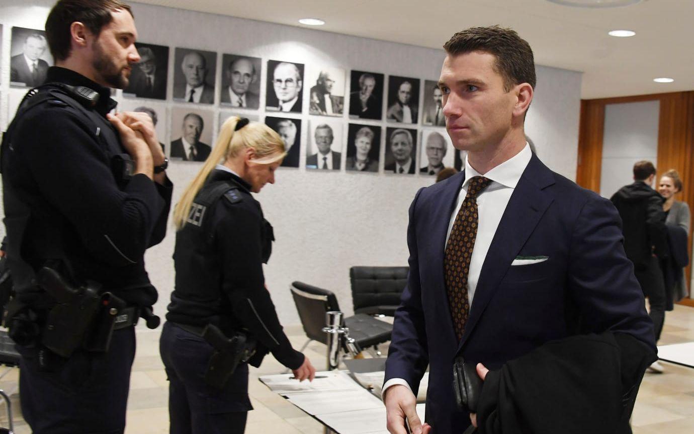 Die Heimats partiledare Frank Franz, här vid en tidigare förhandling i författningsdomstolen i Karlsruhe där den beslutade att inte förbjuda partiet, som då ännu hette NPD. Arkivbild.