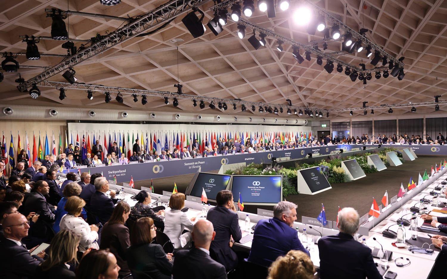 Toppmötet i Schweiz är tänkt att bli en startpunkt för en fredsprocess i Ukraina.