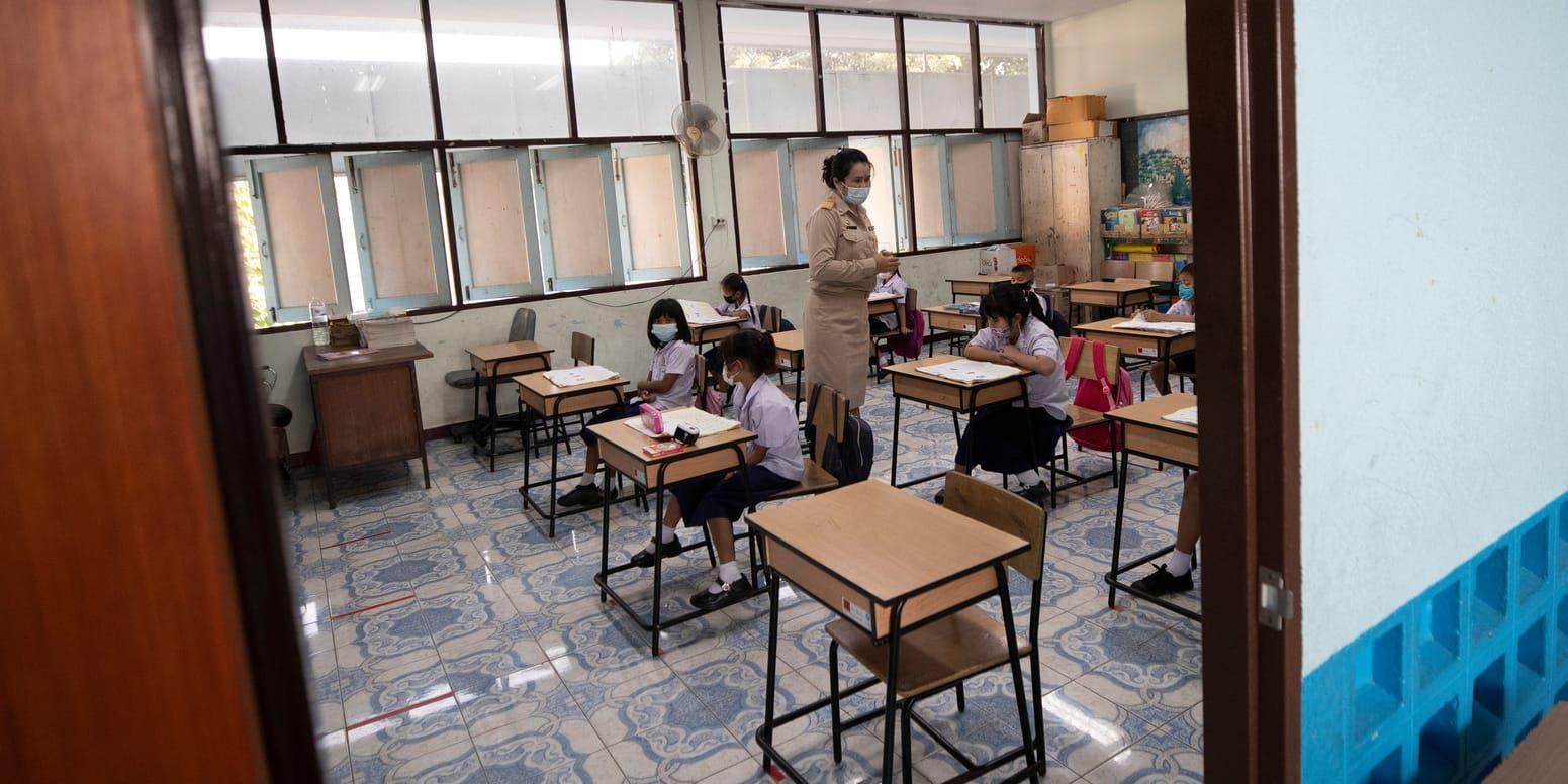 En skola i Thailand under pandemin. Skolan på bilden i fråga var inte den som mannen i Thailand störde sig på.