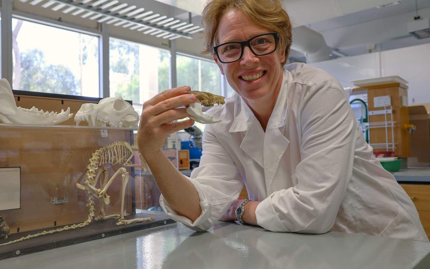 Vera Weisbecker i labbet. Pressbild. 