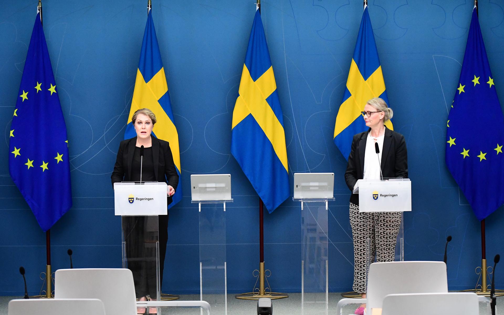 Socialminister Lena Hallengren (S) och Folkhälsomyndighetens generaldirektör Karin Tegmark Wisell höll på torsdagen en presskonferens om sommarens ökning av covid-19.