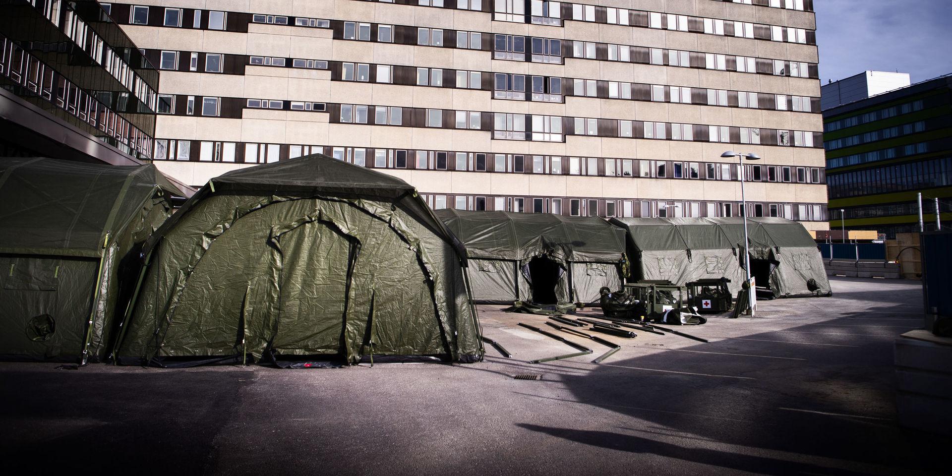 Försvarets andra sjukhuskompani bygger ett fältsjukhus vid Östra sjukhuset i Göteborg.
