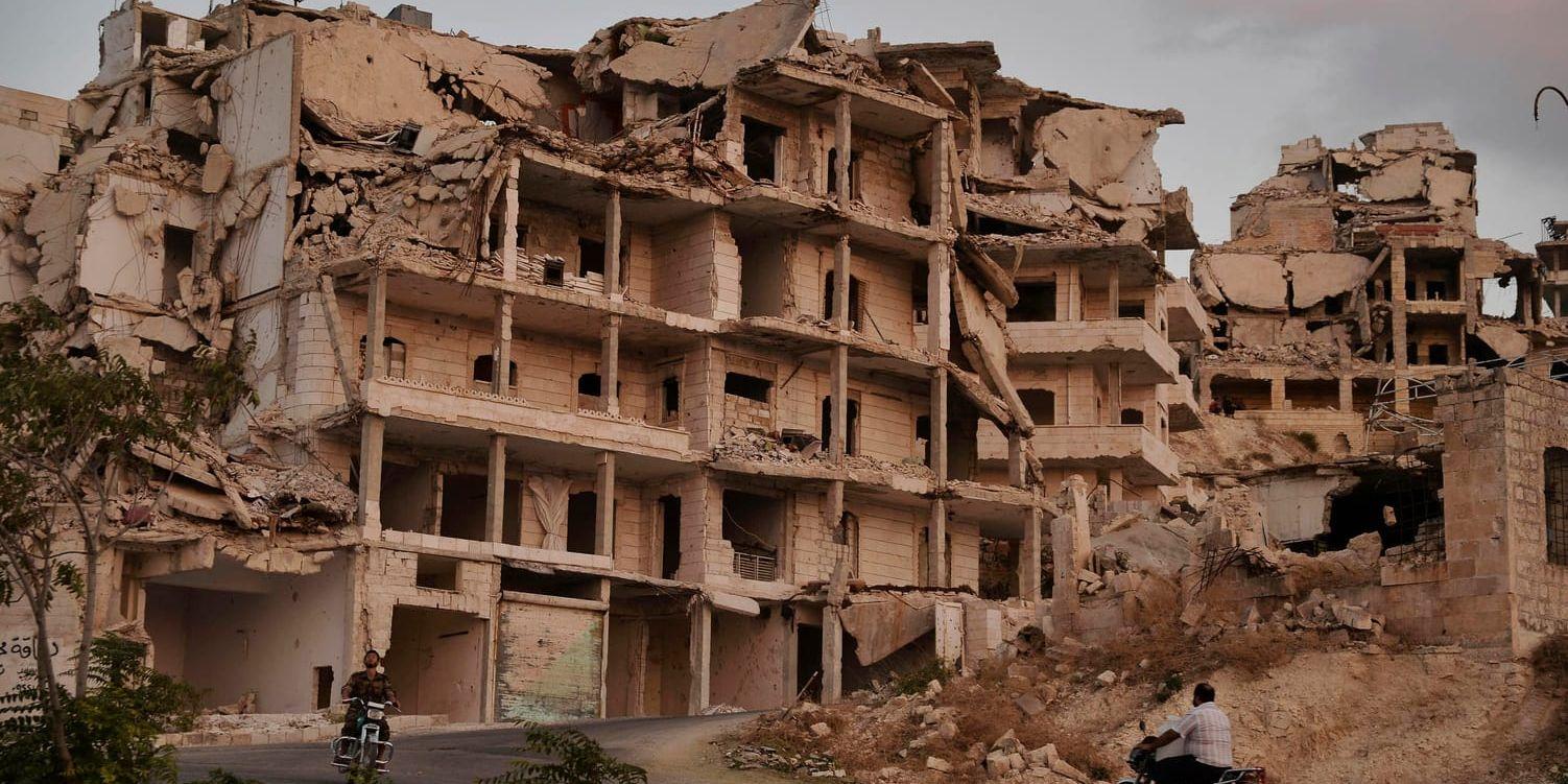 Förstörda byggnader i staden Ariha i Idlibprovinsen. Bilden är från ett annat tillfälle. Arkivbild.