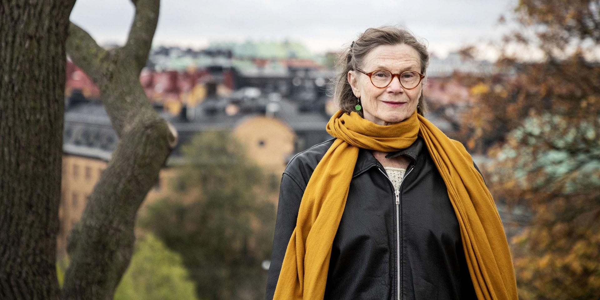 Lilian Edvall arbetade femton år som reporter på Kamratposten och har därefter skrivit faktaböcker om kärlek och skilsmässa samt tolv barnböcker om allt från avundsjuka och hemlängtan till hur det är att vara skilsmässobarn.