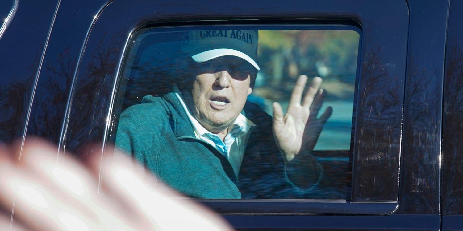 President Trump efter valförlusten, på väg till golfbanan. 