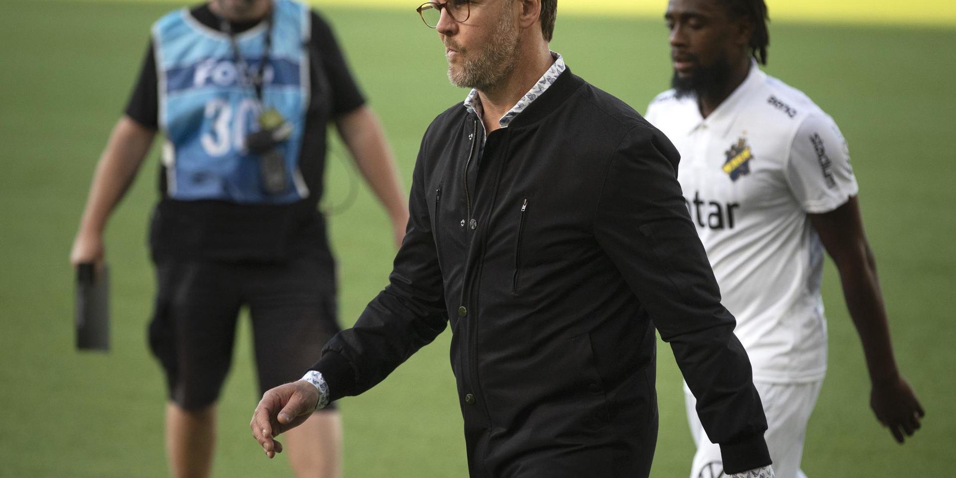 AIK:s tränare Rikard Norling var sammanbiten efter förlusten mot Häcken under onsdagen. Nu inför klubben så kalalde 'silenzio stampa'.