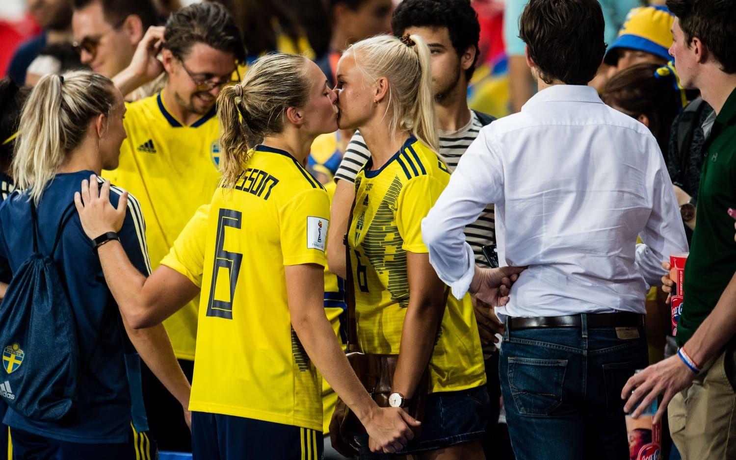 Paret blev omtalat världen över när en bild på dem kyssandes efter en VM-match 2019 spreds på sociala medier. 