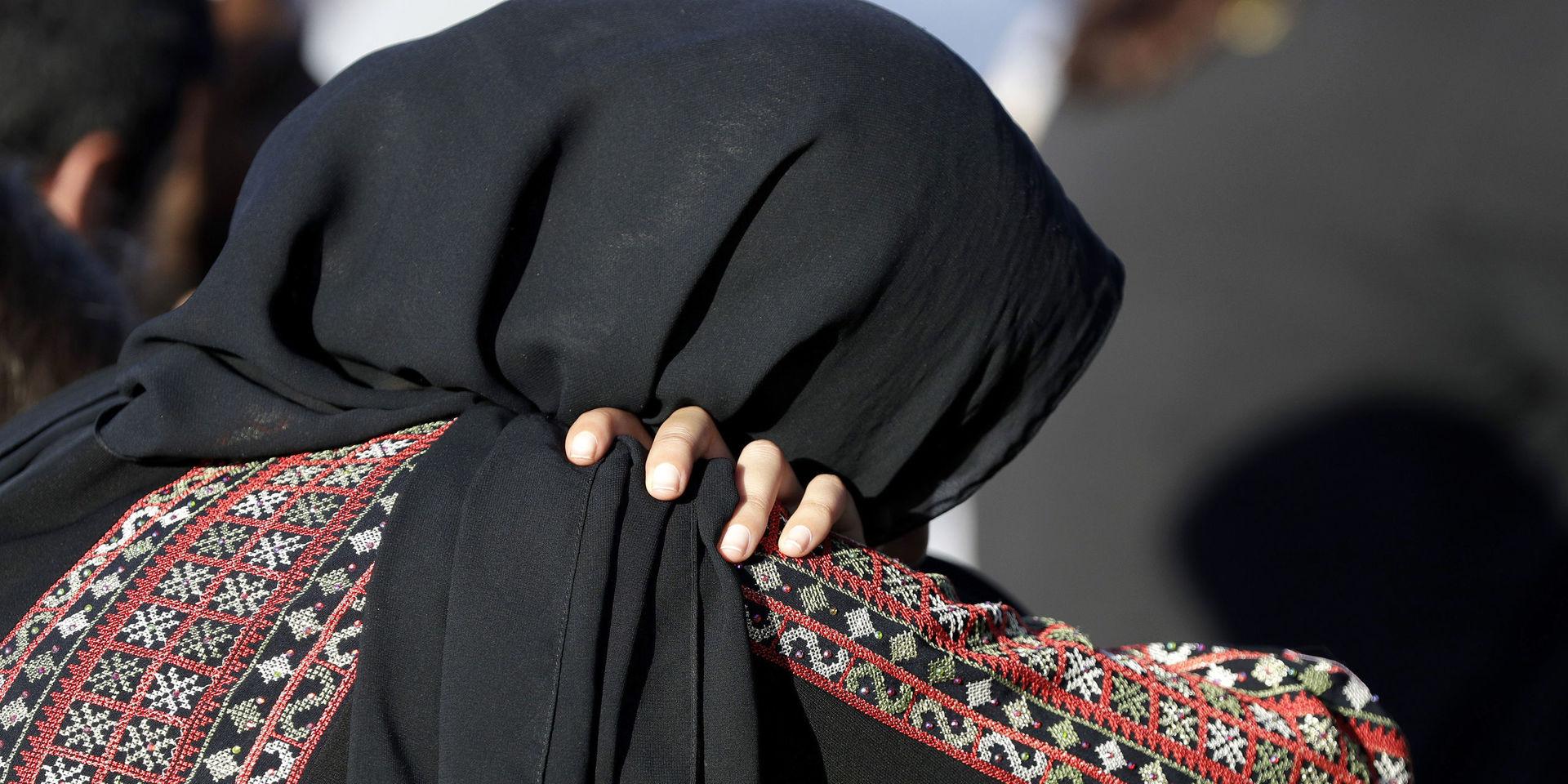 En muslimsk kvinna på minnesceremonin för masskjutningen i Christchurch, Nya Zeeland.