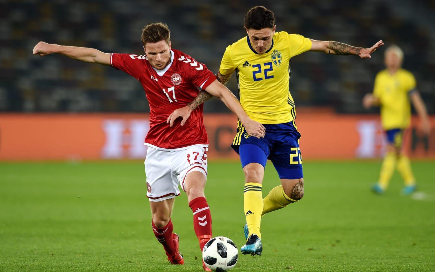 Sverige tog en sen seger mot Danmark med 1-0 efter att Gustaf Nilsson gjort matchens enda mål. 
