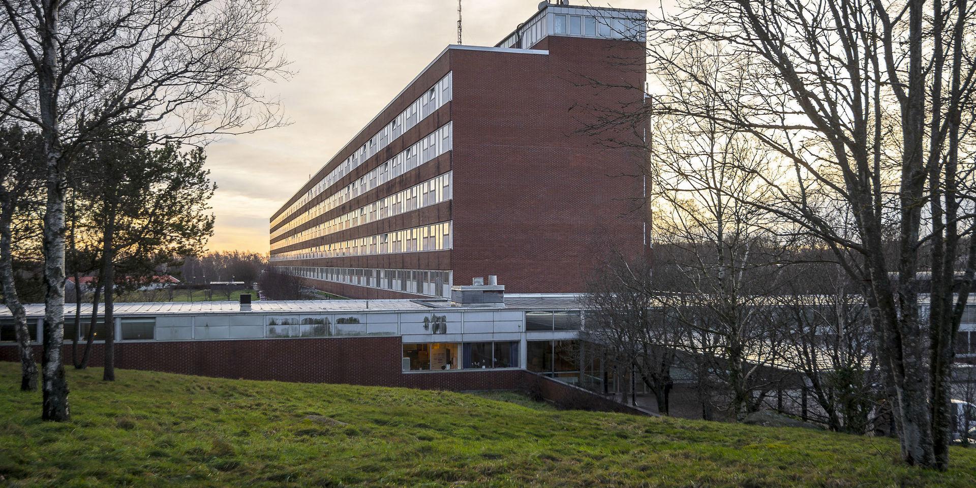 I fredags förbjöd Östra sjukhuset partners från att närvara på BB – nu börjar samma regler även gälla på Varbergs sjukhus. 