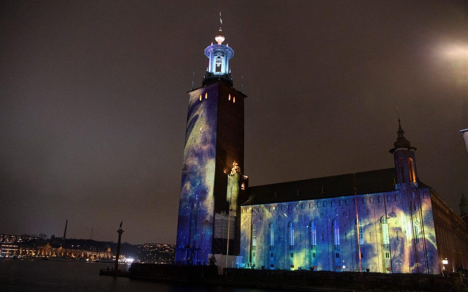 Stadshuset, under förra årets Nobel Week Lights. Arkivbild.