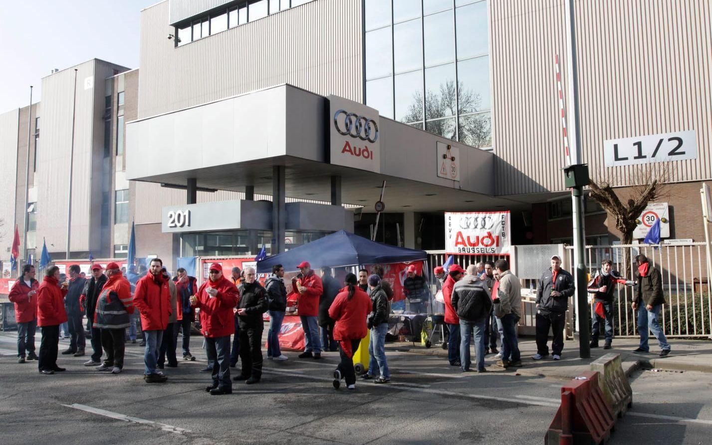 Protest vid Audis fabrik i Bryssel 2011. Nu strejkas igen när fabriken hotas av nedläggning. Arkivfoto.