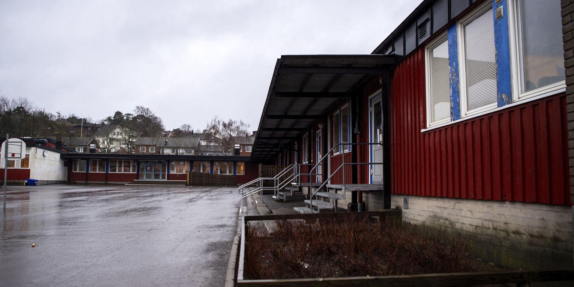 60-talsbyggnaden hade problem med mögel på 80-talet. Nu har nästa larm om miljön på Åkeredsskolan kommit.