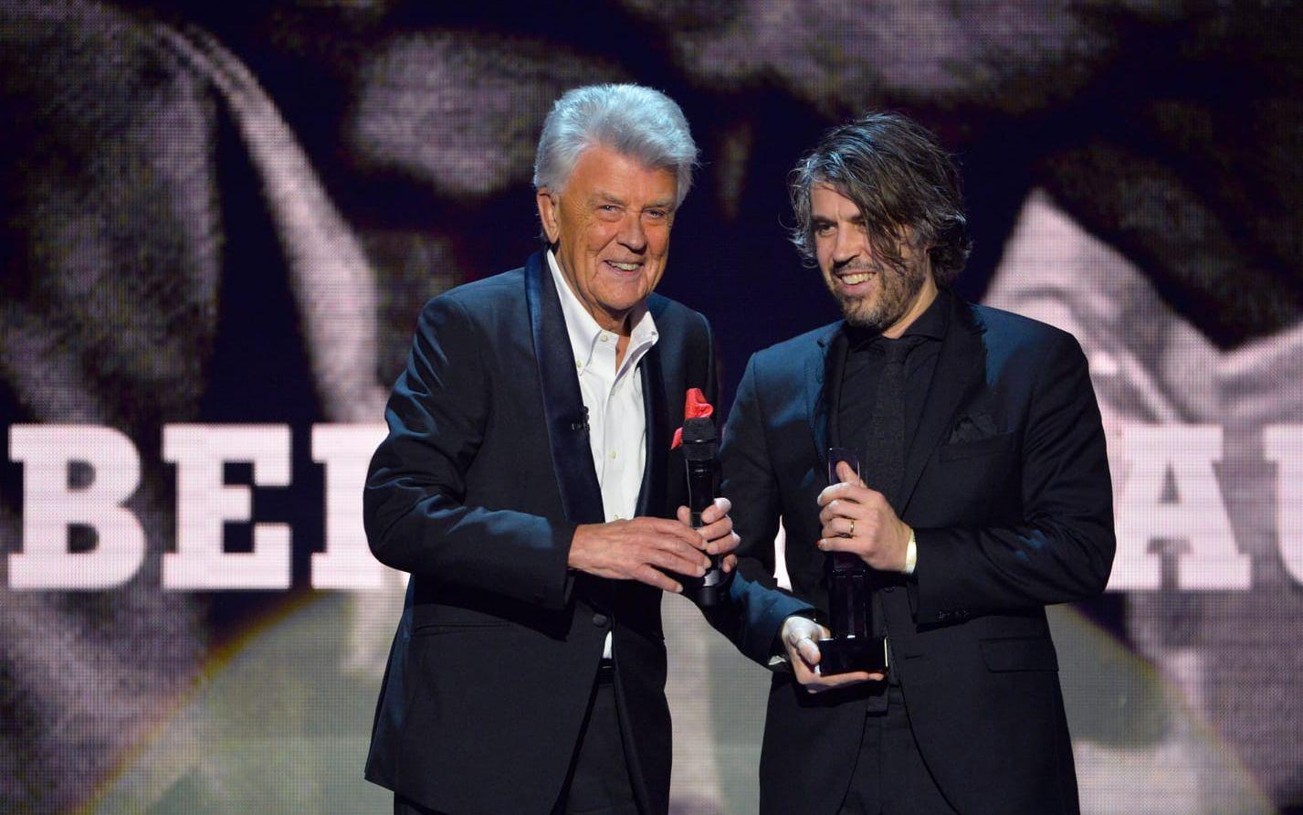 Peter Nordahl och Sven Bertil Taube prisades i kategorin Årets Folkmusik under Grammisgalan 2015.