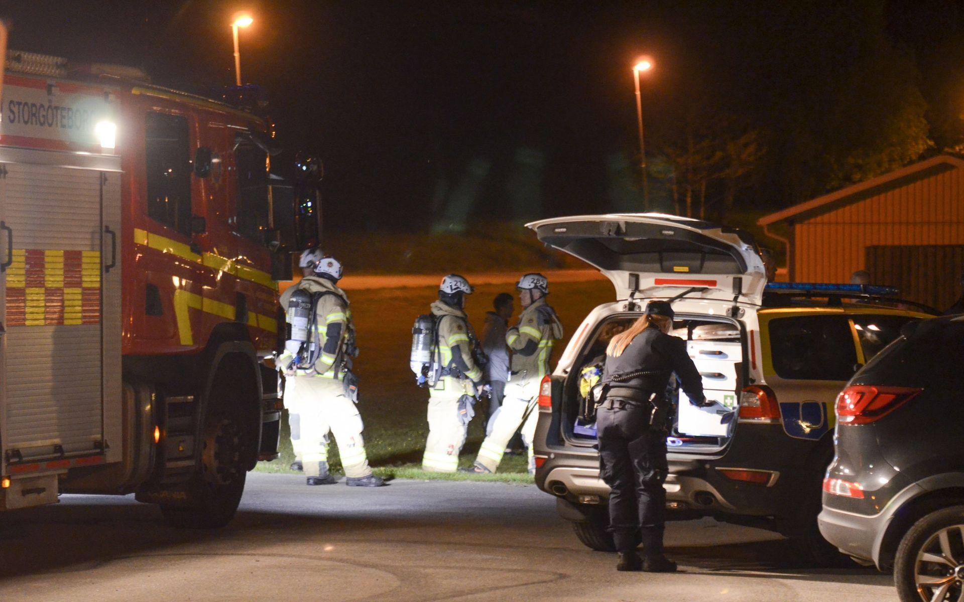 Polis, räddningstjänst och bombskydd har varit på plats i Lerum under natten.