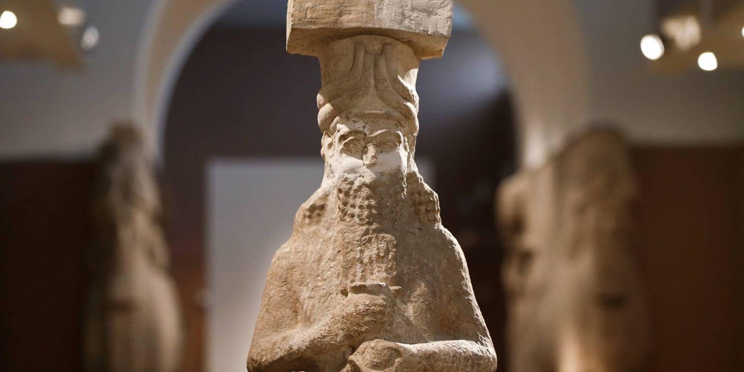 En skulptur på Iraks nationalmuseum i Bagdad. Kulturföremål från bland annat Irak har blivit en viktig handelsvara för terrorgruppen IS. Arkivbild.