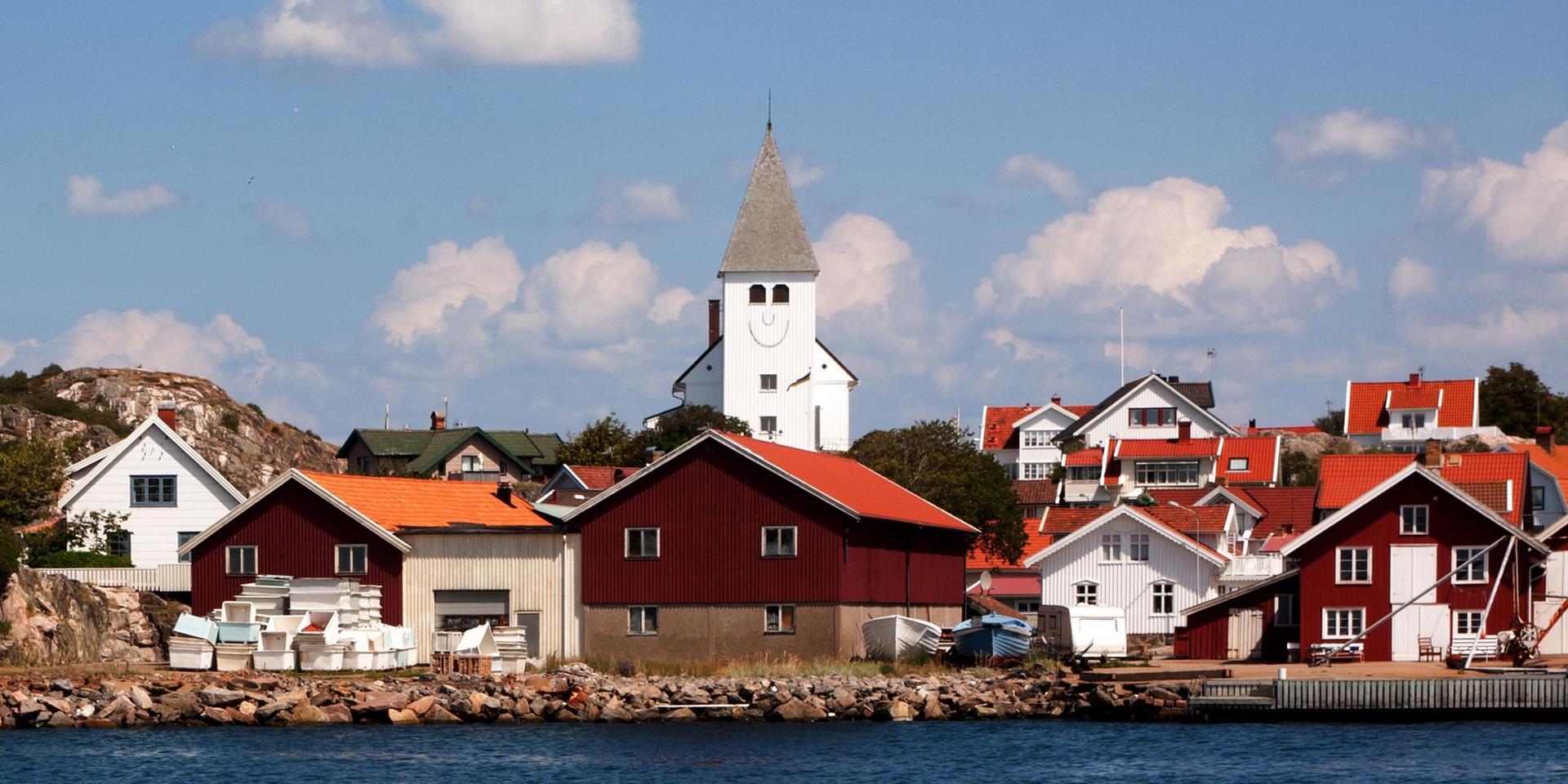 Kyrkan i Skärhamn är en av två kyrkor i Sverige som ägs av en förening, där driften i huvudsak finansieras genom frivilliga bidrag och gåvor. 