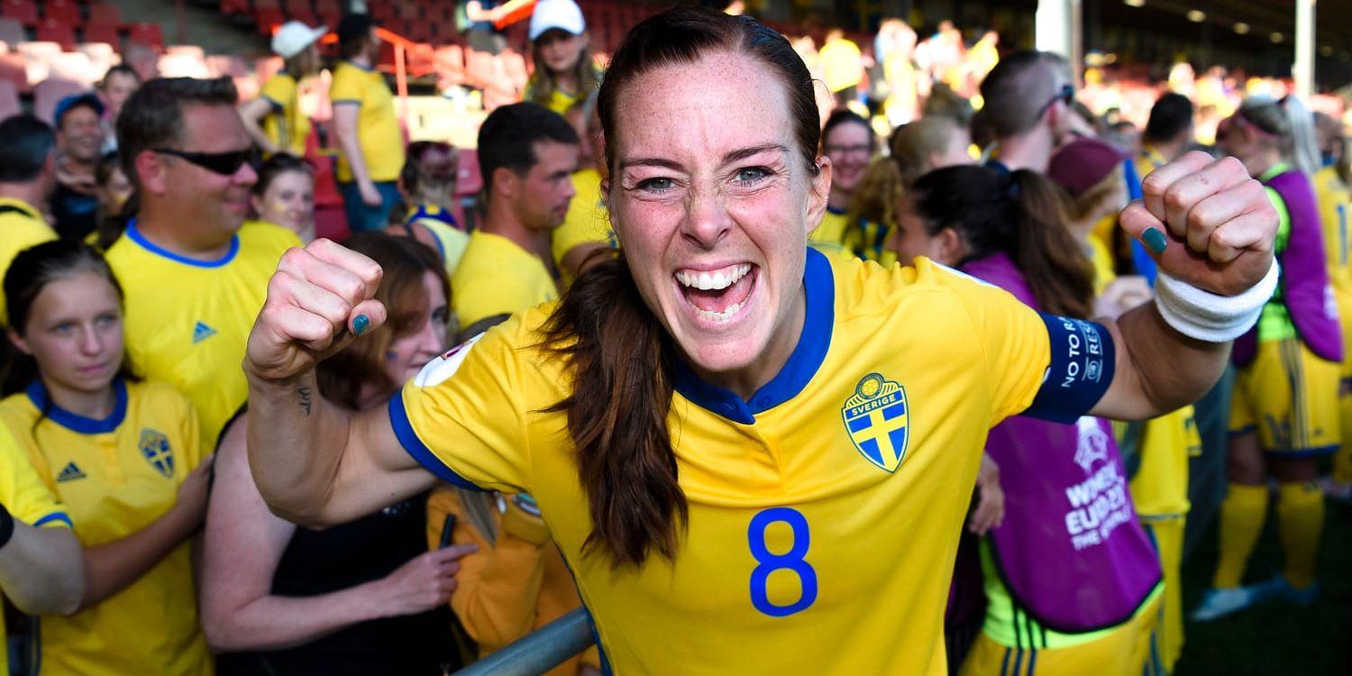 Lotta Schelin är en av Sveriges främsta fotbollsspelare genom tiderna. 