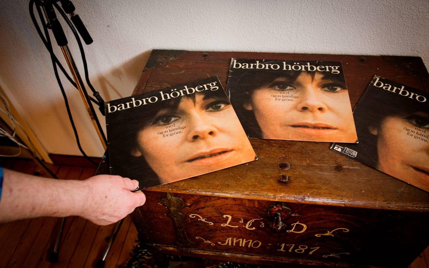 Förnyare. Barbro Hörberg skrev låtar om vanliga kvinnors vardag, drömmar och längtan – i  en tid när manliga trubadurer och textförfattare dominerade scenen.