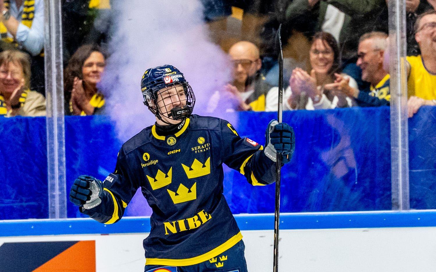 Viggo Björk jublar efter sitt mål för Tre Kronor mot Schweiz i Jönköping förra veckan.