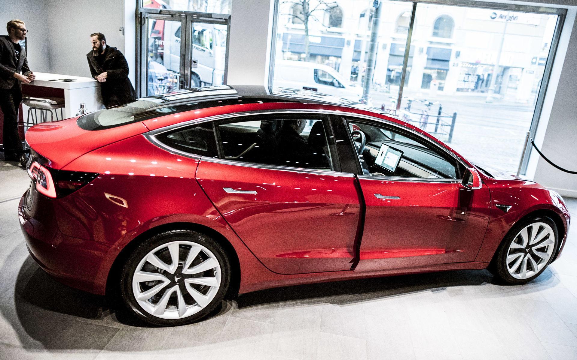 Teslas modell 3 är i samma storleksklass som till exempel BMW 3-serien.