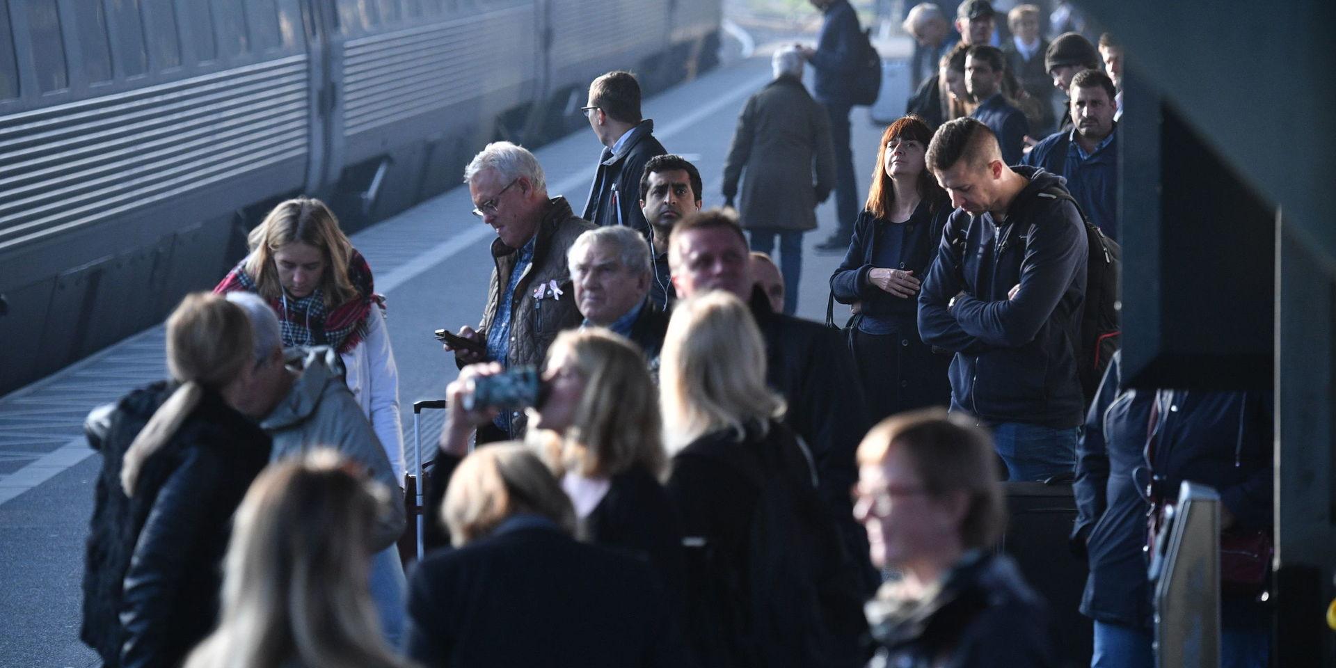 Väntan. Resenärerna mellan Göteborg och Stockholm får räkna med ytterligare förseningar.